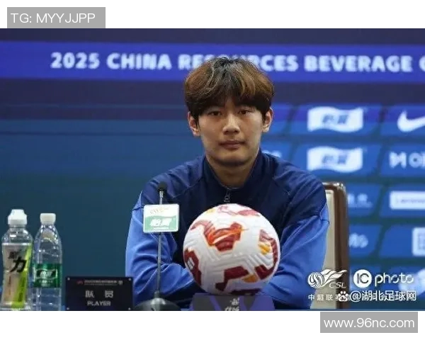 杨皓宇在比赛中表现出色为上海申花赢得关键胜利助力球队冲击联赛前列 杨皓宇在比赛中表现出色为上海申花赢得关键胜利助力球队冲击联赛前列